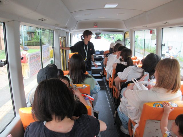 園バスに乗って幼稚園に行ってきました！
